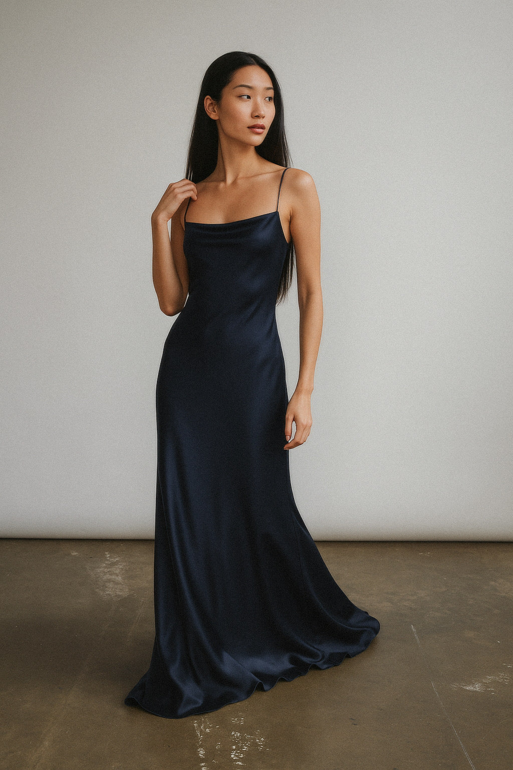 Сатенени рокли , дизайнерски ушити в България 