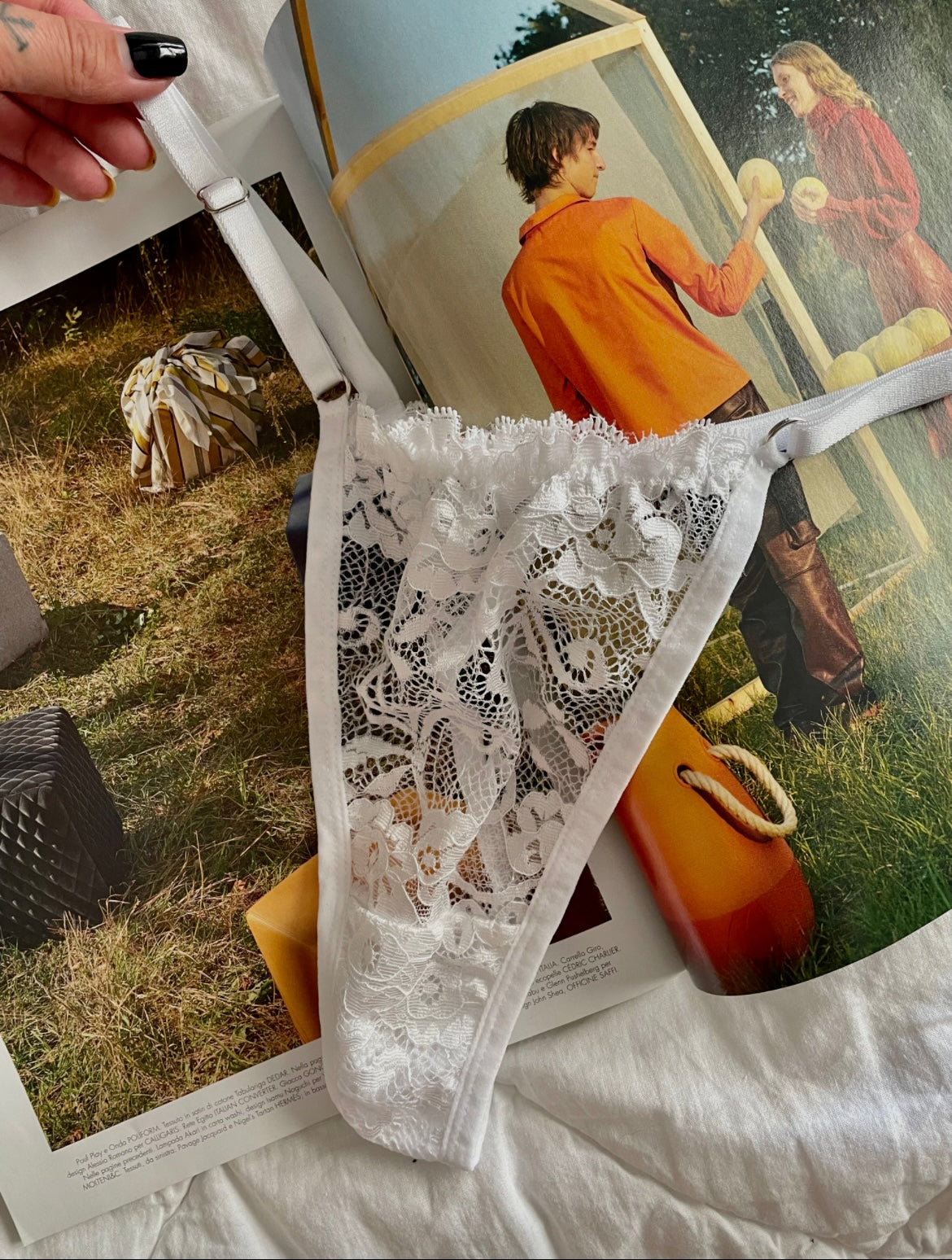 Дантелена прашка AMIRASS в бял цвят 