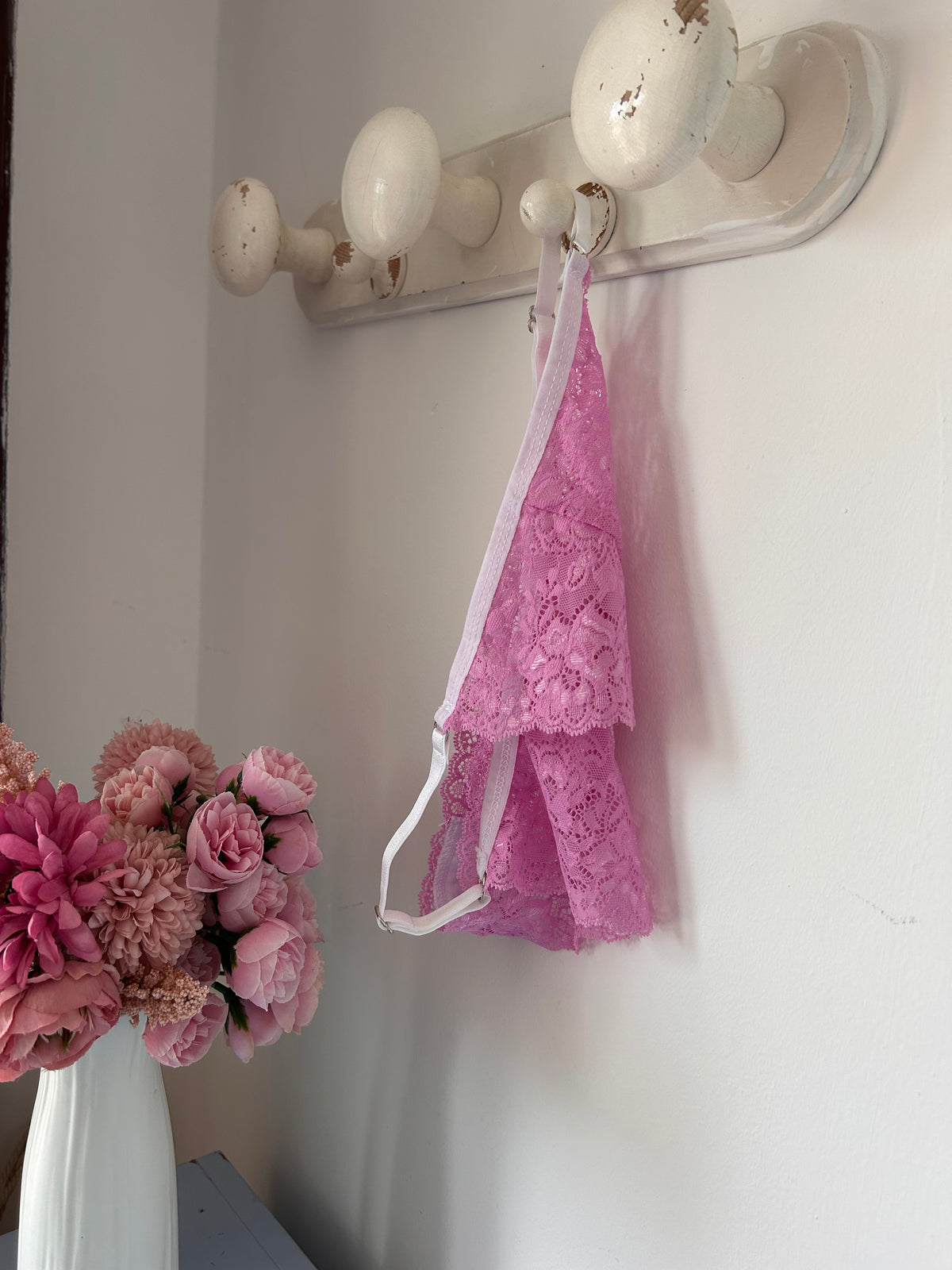 Нежна дантелена бикина в розов цвят