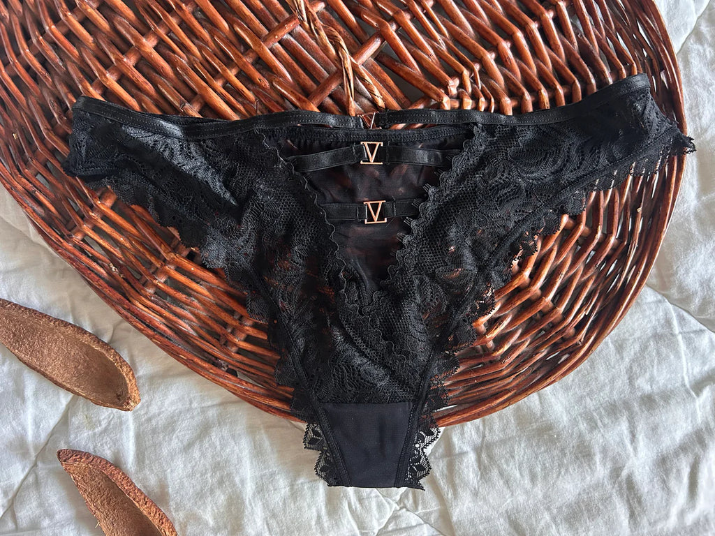 Коледна кутия с 3 чифта регулируемо AMIRASS бельо