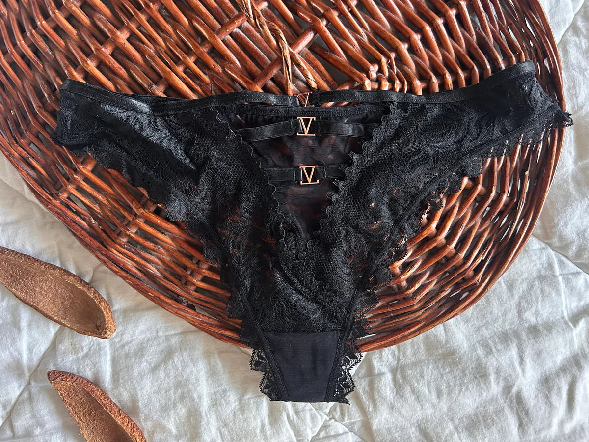 Коледна кутия с 3 чифта регулируемо AMIRASS бельо