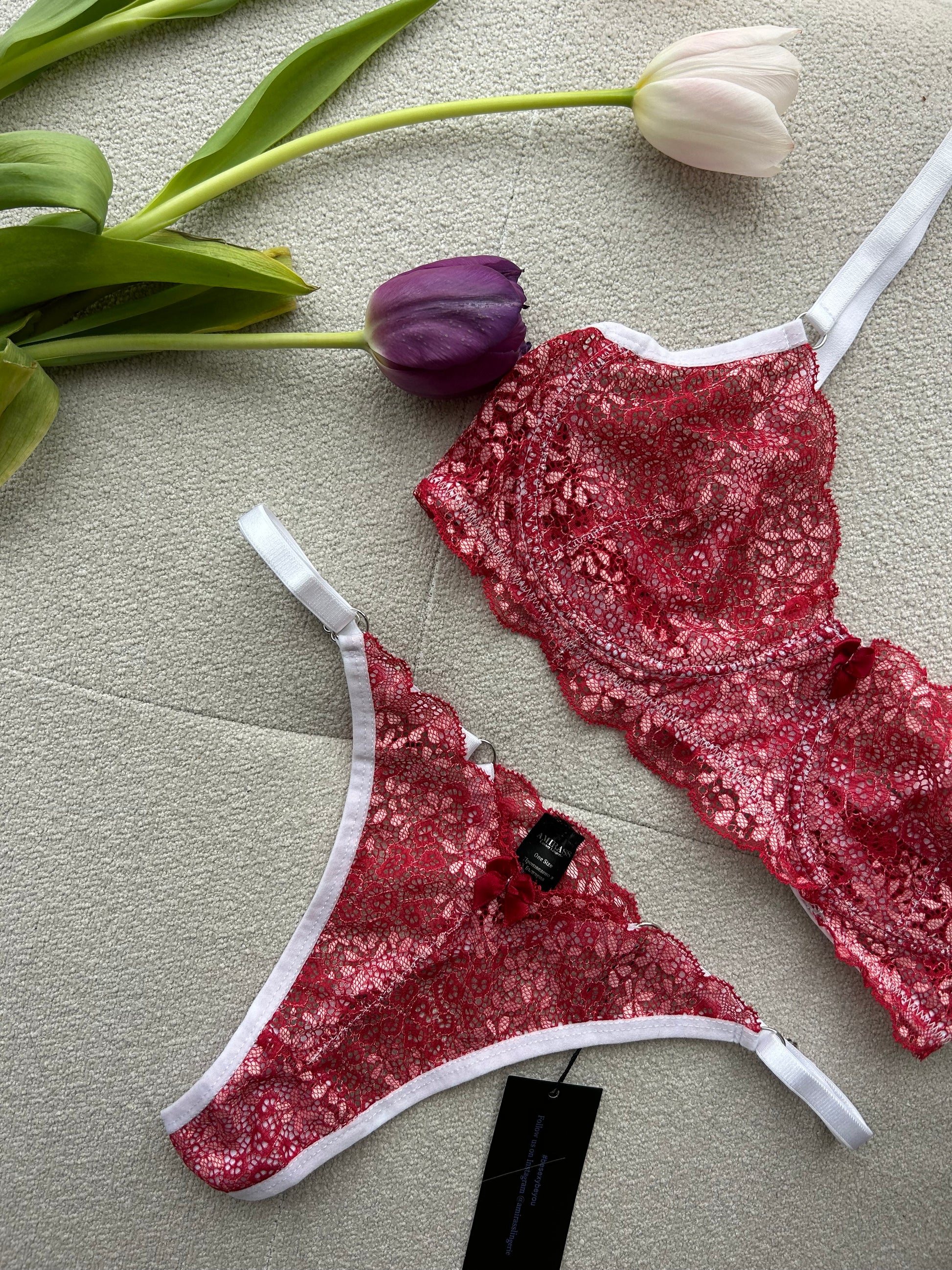 Sexy Amirass lingerie дантелен сет от две части “She is the moment”